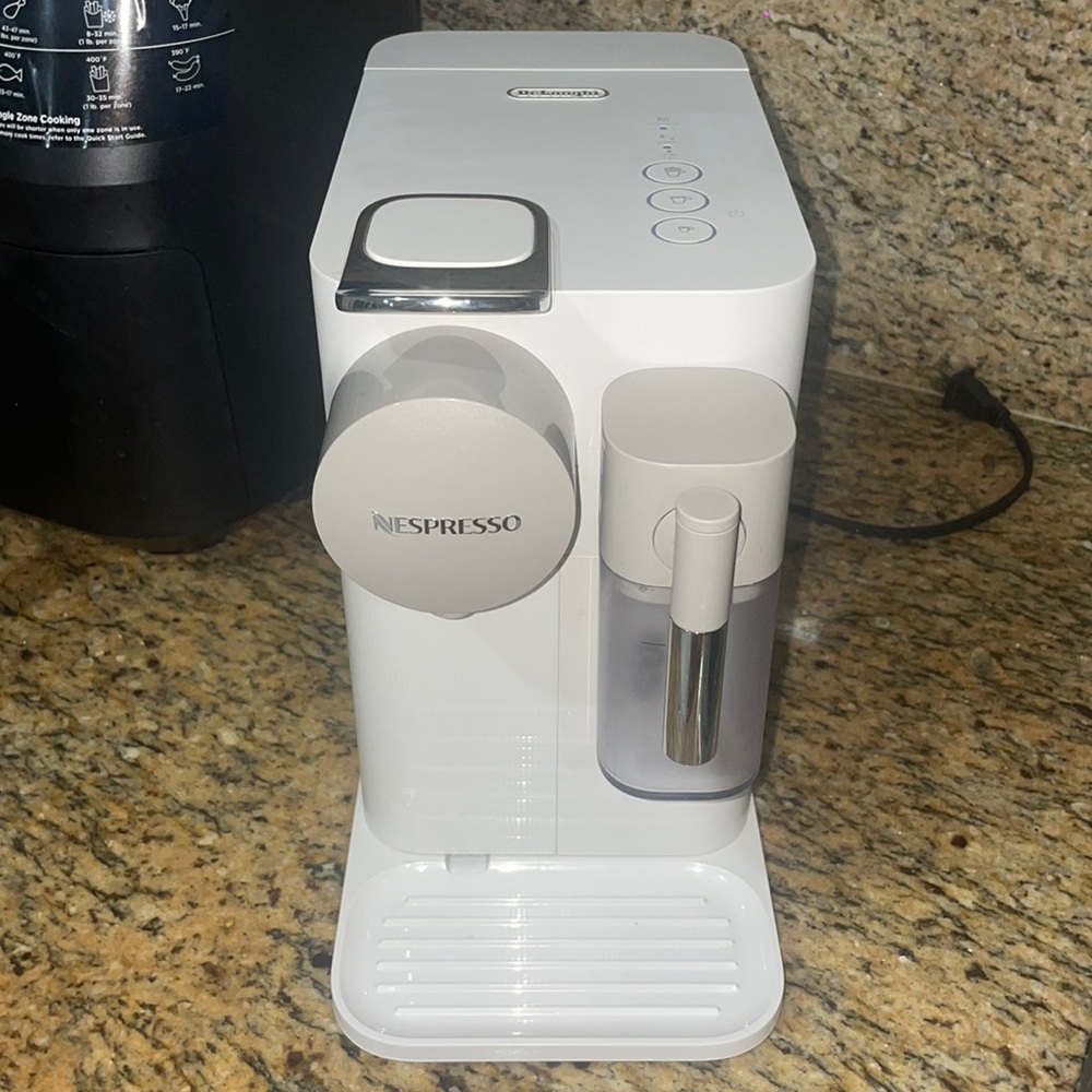 Nespresso lattissima one espresso machine